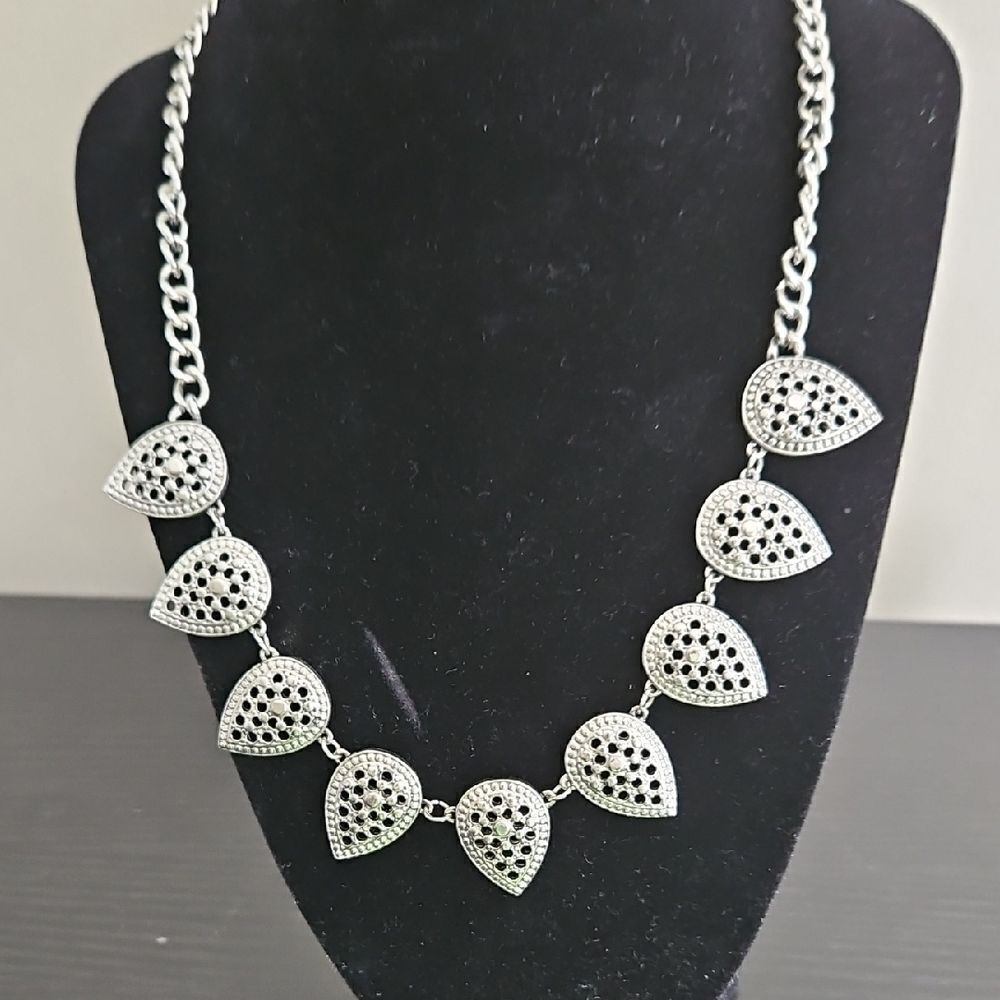 Vintage Silver Teardrop Necklace